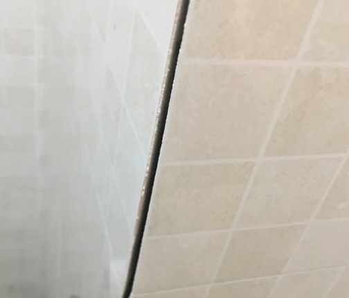 隆昌瓷砖空鼓维修公司分享阳台瓷砖脱落的修复过程可以分为以下几个步骤